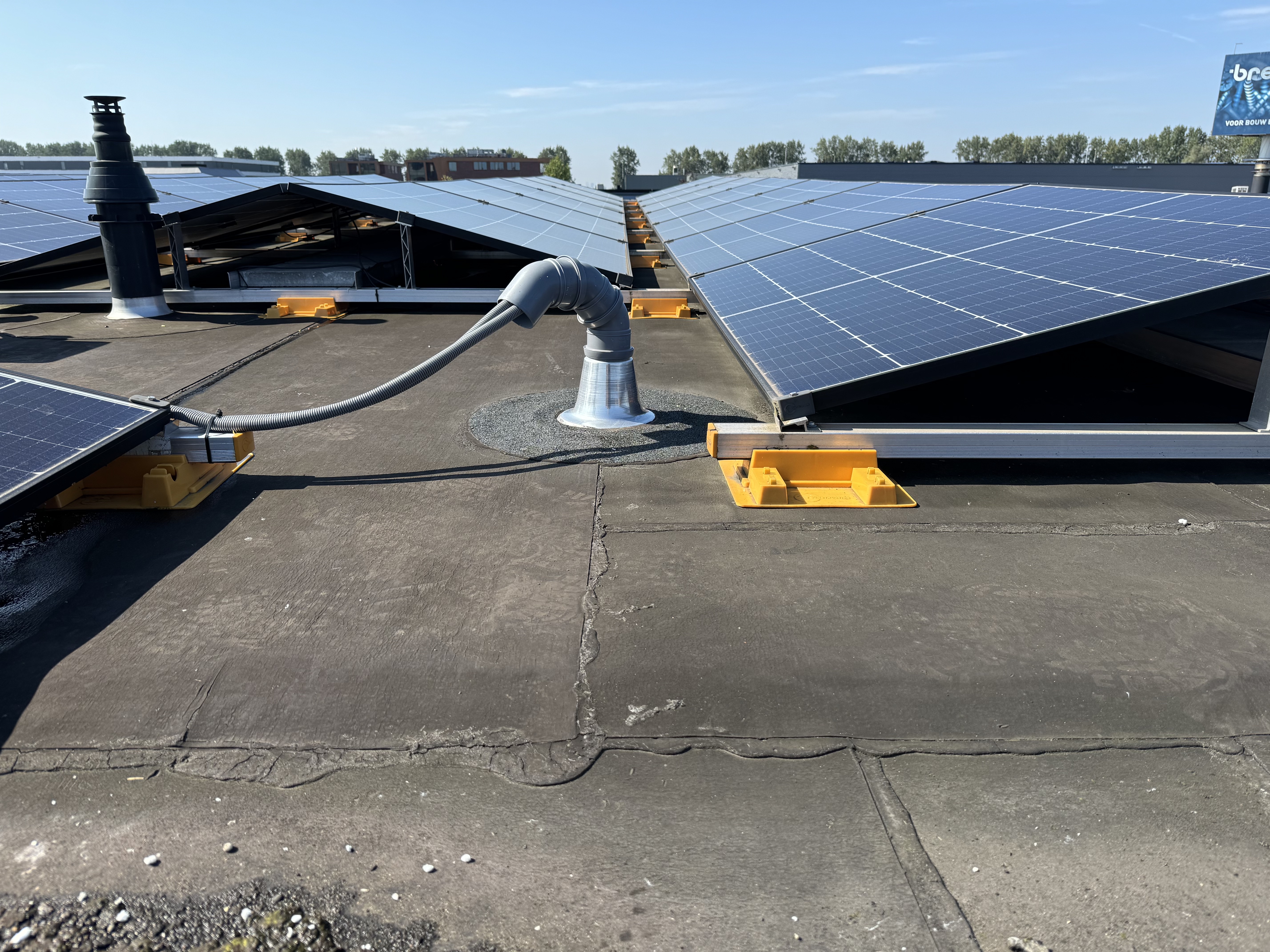 Dakdoorvoeren landelijk geplaatst voor SolarNRG, Vereniging Eigen Huis en Rabobank door Tappel Dakwerken
