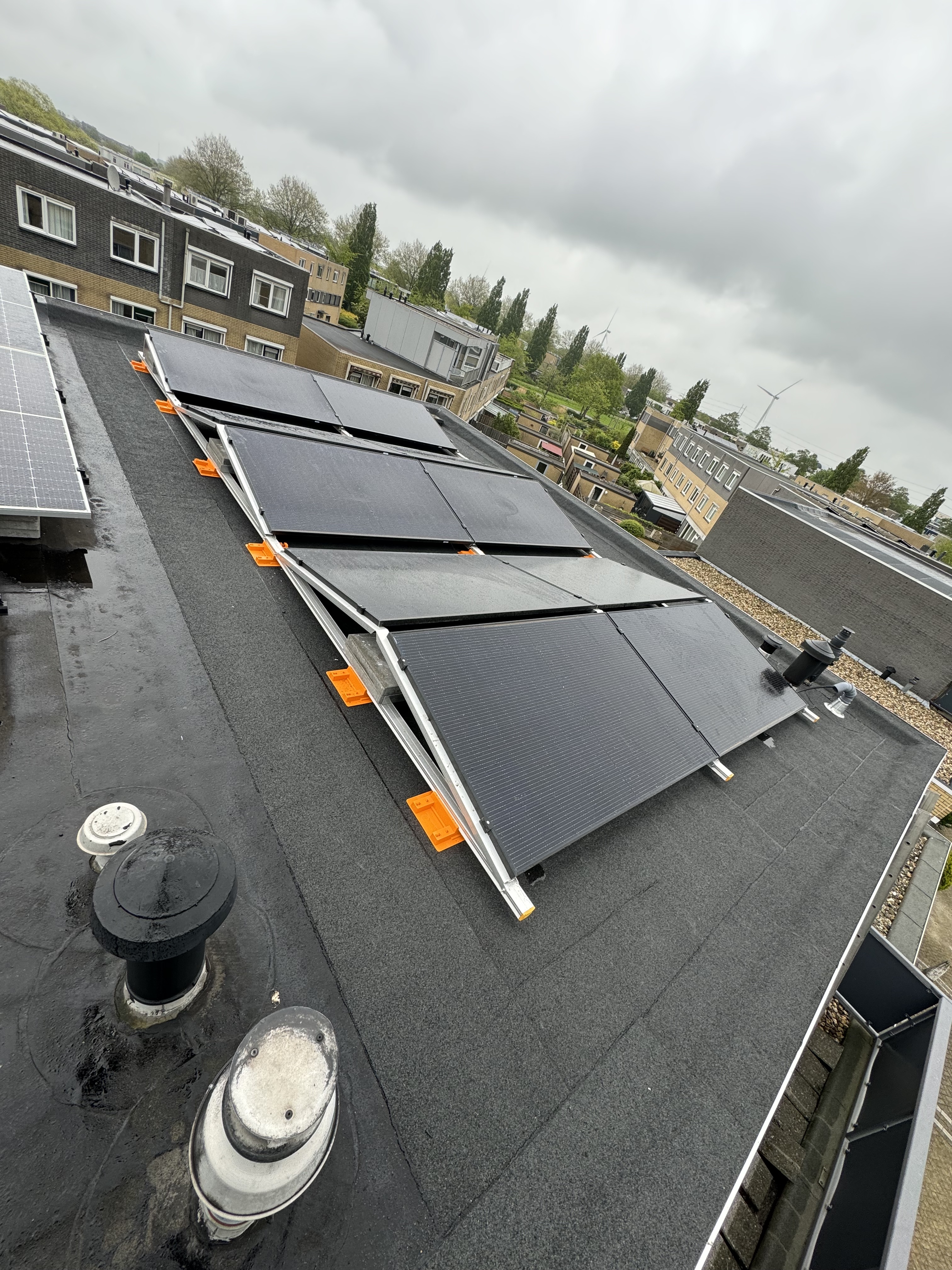 Professionele hermontage van het zonnepanelensysteem