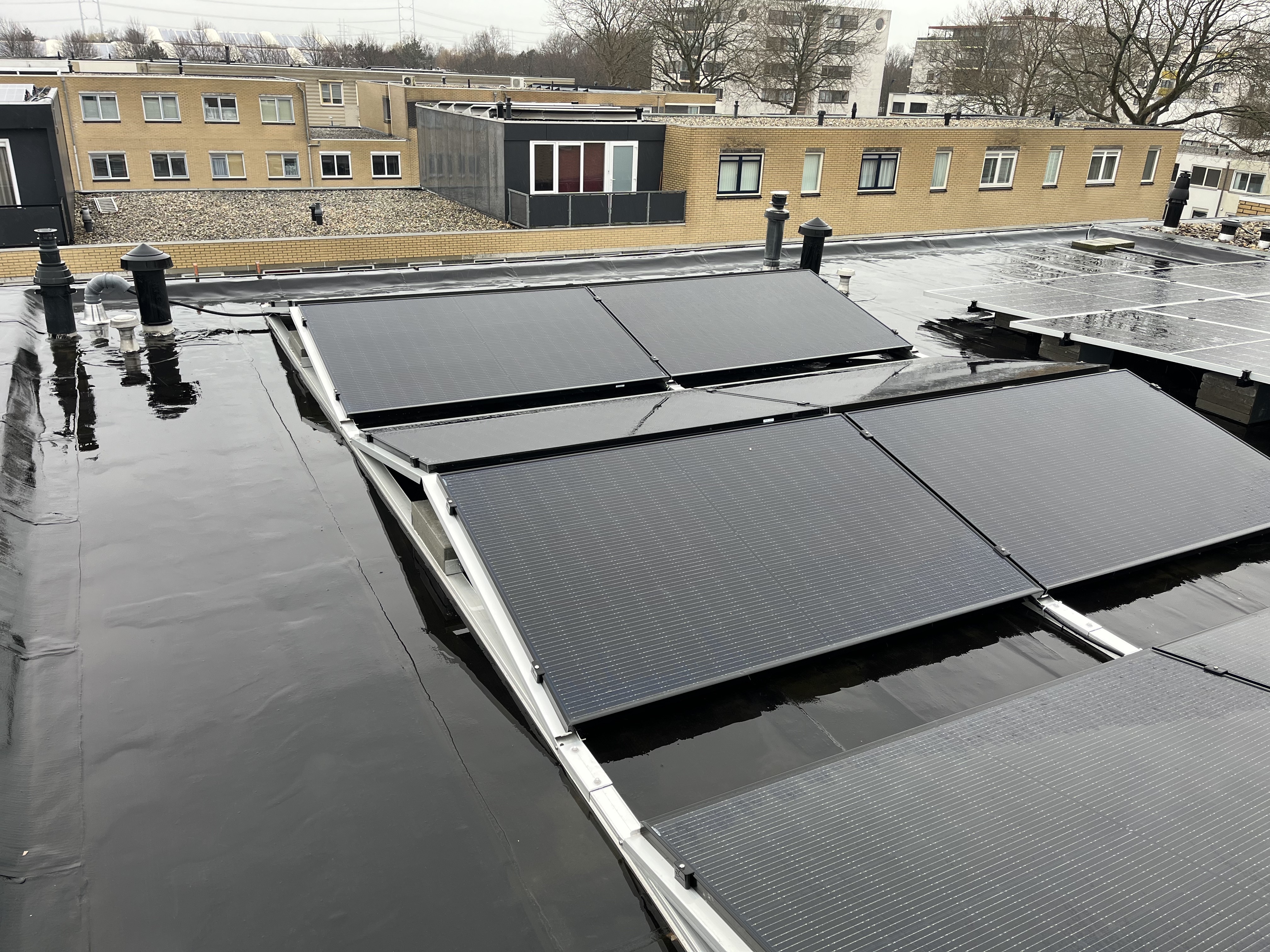 Zorgvuldige demontage van het zonnepanelensysteem