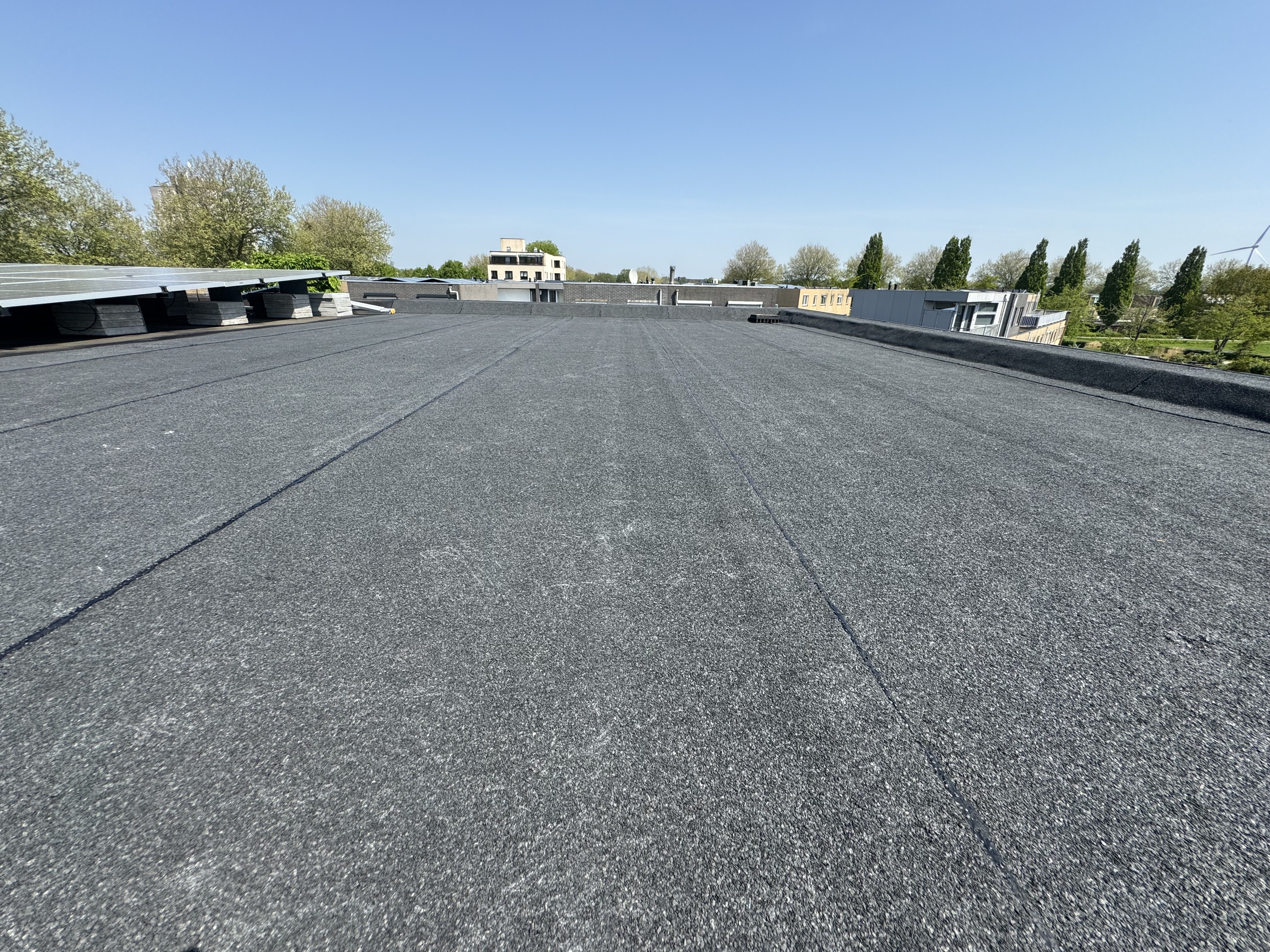 Complete dakrenovatie met PV demontage en hermontage in Zoetermeer Rokkeveen door Tappel Dakwerken